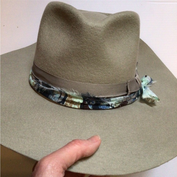 ! Rare Wyeth feather boho rancher - Picture 3 of 5